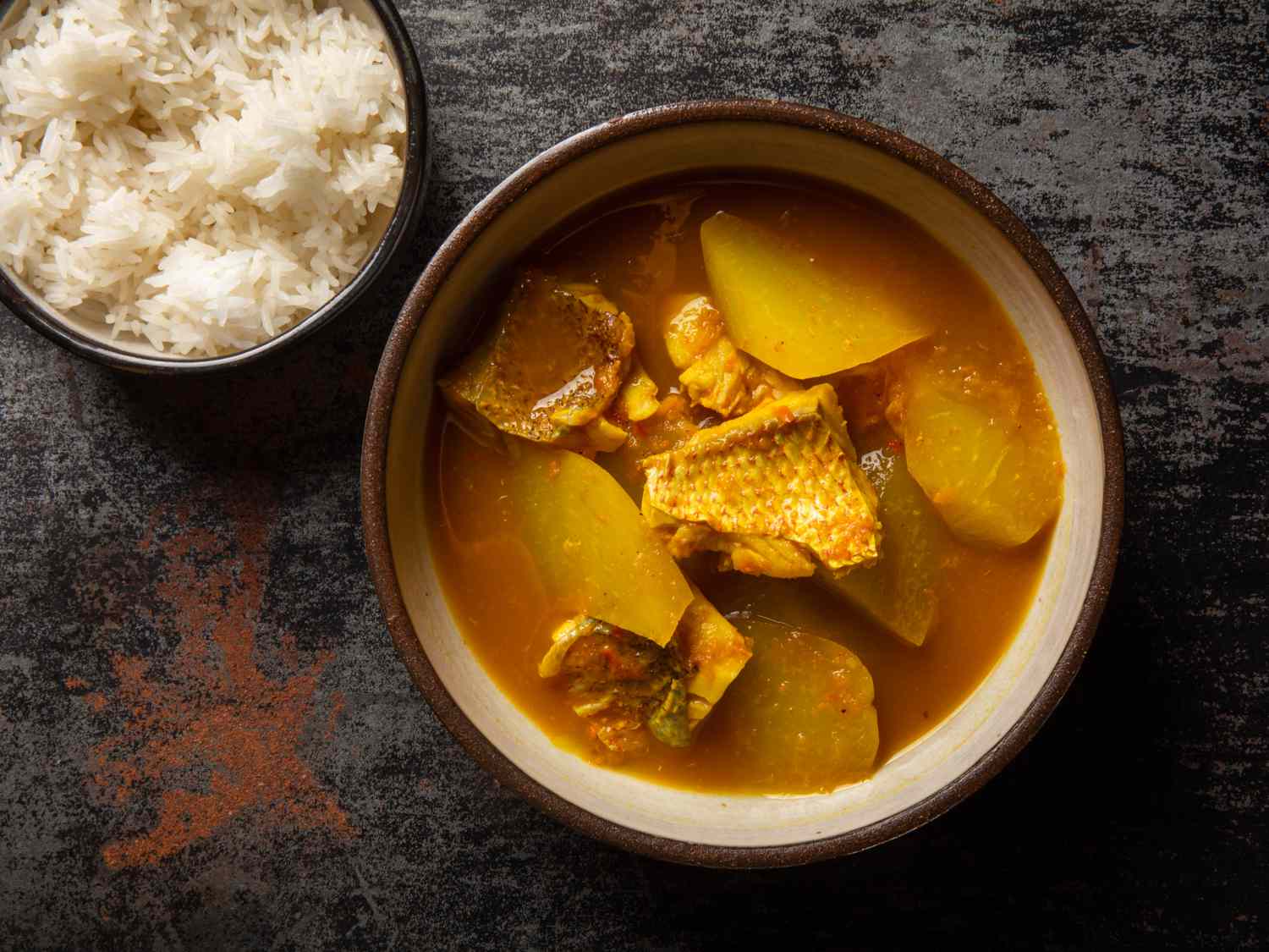 Gaeng Som Pla Gapohng Daeng (Southern Thai Sour Curry with Red Snapper and Green Papaya)