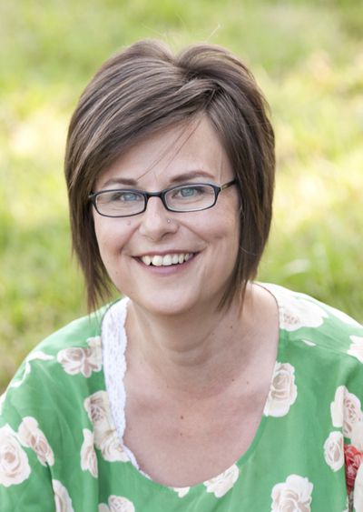 Head shot of author Jodi Helmer