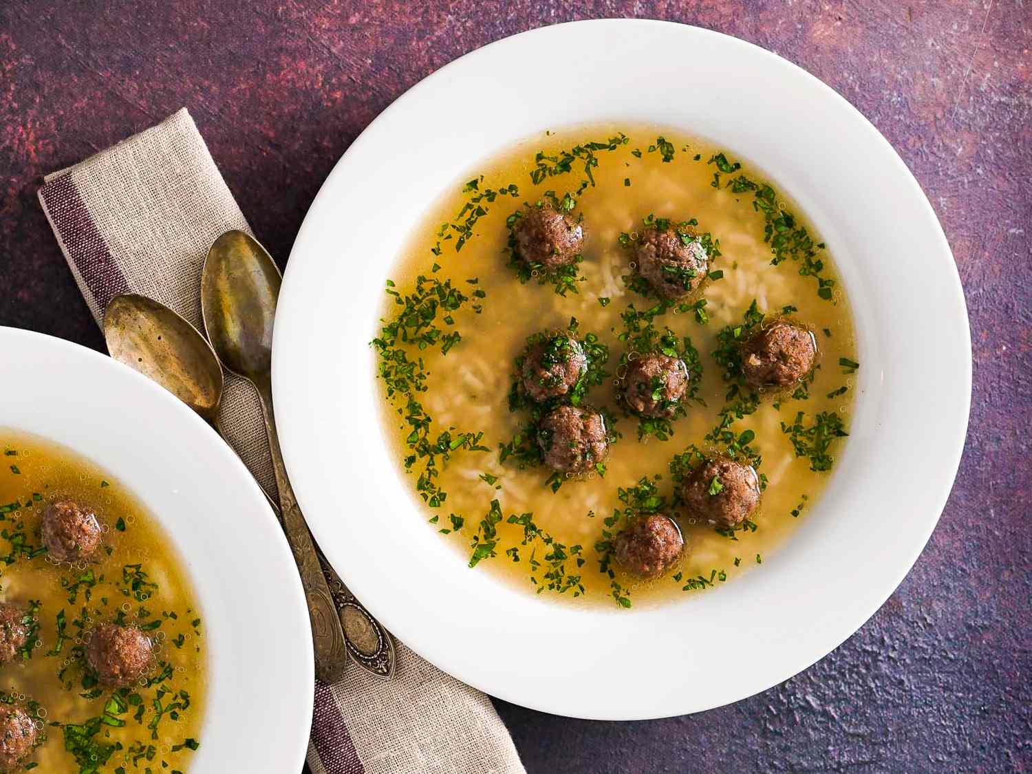 Shurabet el eid in a white bowl