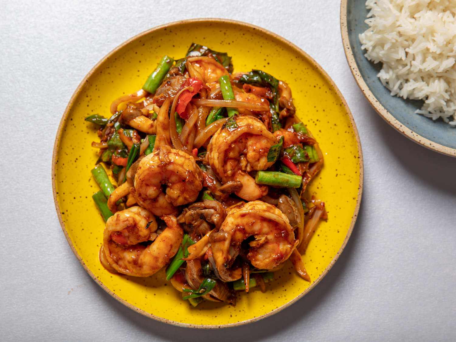 Shrimp Stir-Fry put on a yellow plate 